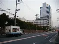 阪神 北大阪線の道路に面した宝船冷蔵 煉瓦塀は大日本製薬 (2001-12-03撮影)